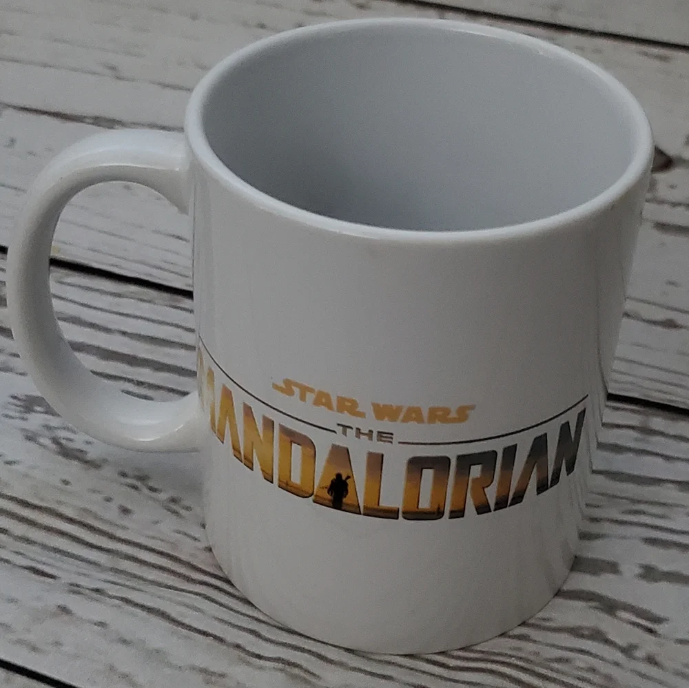 Star Wars The Mandelorian baby Yoda mug from Galerie
